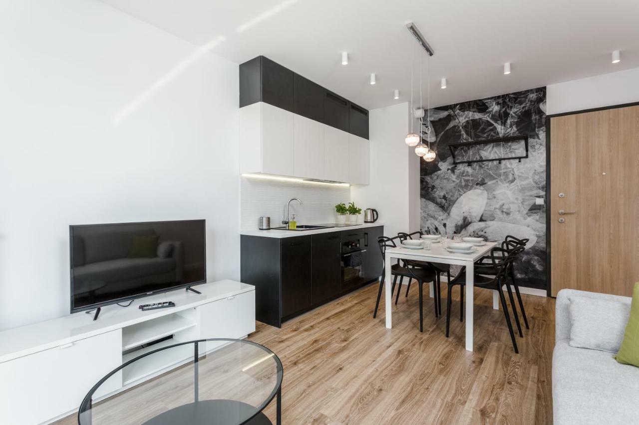 Chill Apartments Wola Warschau Buitenkant foto